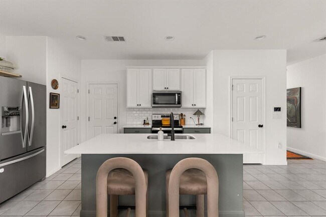 Building Photo - 6702 Routenburn St