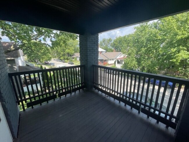 Building Photo - 1023 Lofts