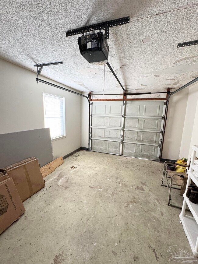 Building Photo - 854 Amberway Dr