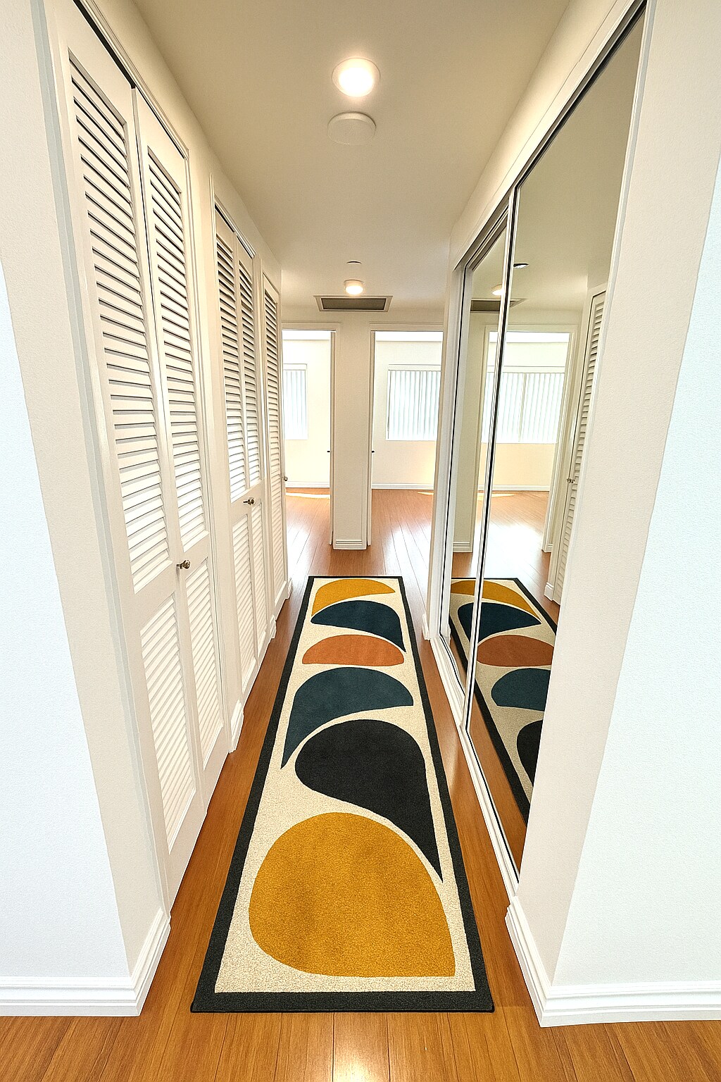 Building Photo - 557 W Stocker St