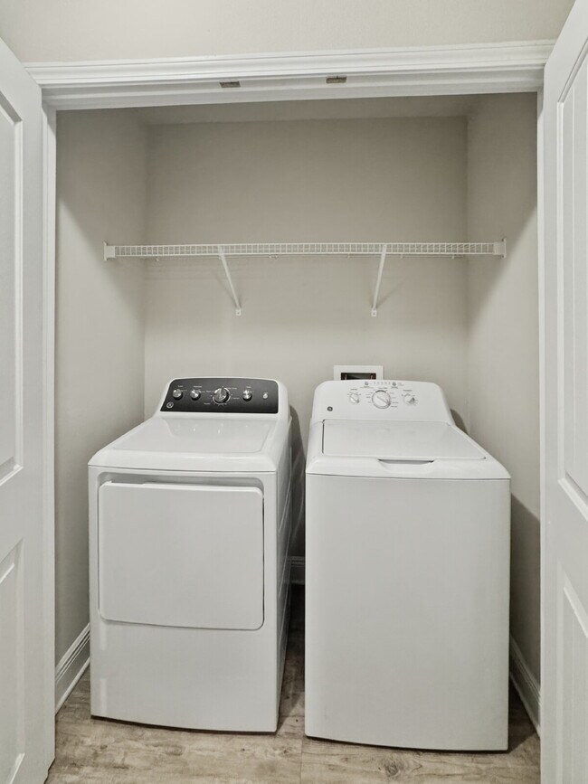 Building Photo - Navarre Lifestyle Living – Minutes to Beach & Base