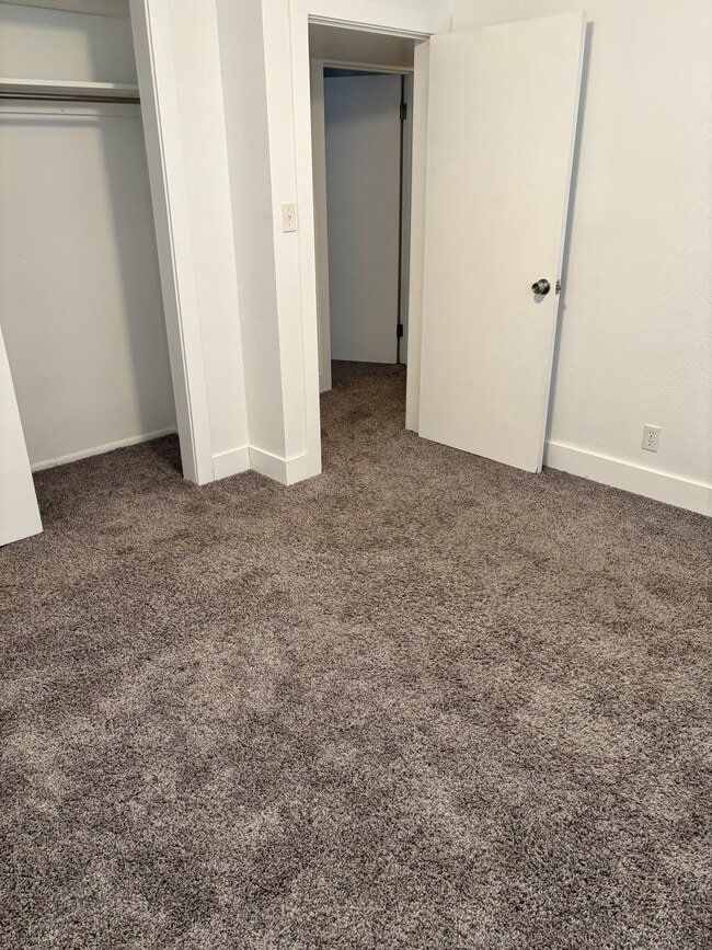 Building Photo - 672 S 3000 W