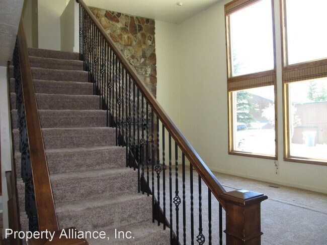 Building Photo - 5 br, 4 bath House - 115 Aspen Terrace