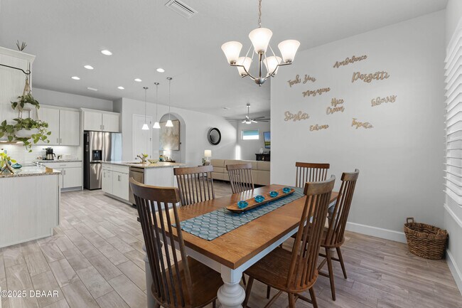Building Photo - 636 Mosaic Blvd