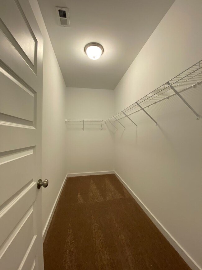 Building Photo - 65 Red Oak Ct
