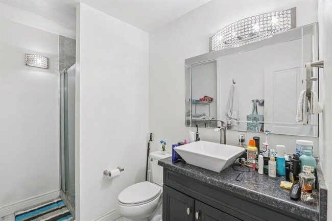 Building Photo - 5801 Thunderbird St