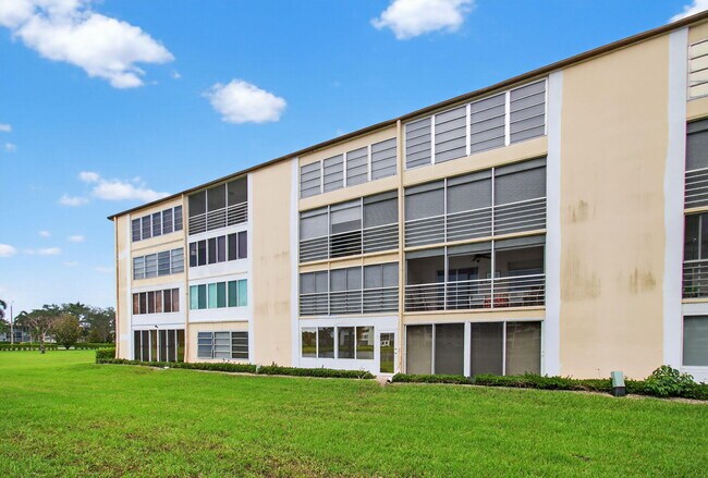 Building Photo - 4003 Wolverton E