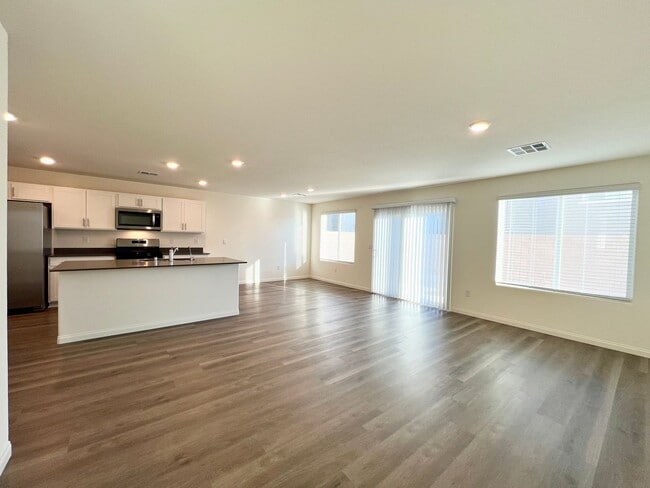 Building Photo - 2625 Dahlia Fls Ave