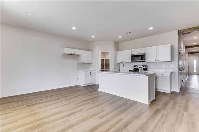 Building Photo - Beautiful Three Bedroom, Two Bathroom