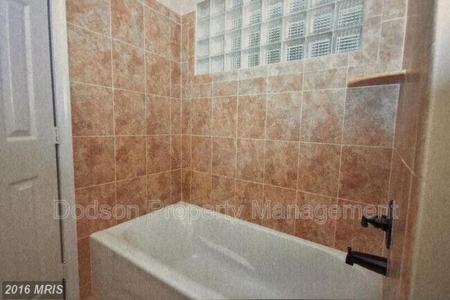 Building Photo - 8 Cathedral Ln