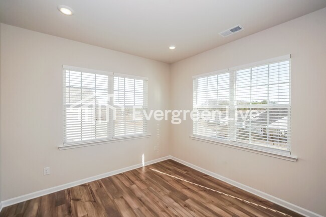 Building Photo - 6508 Fairfax Ct