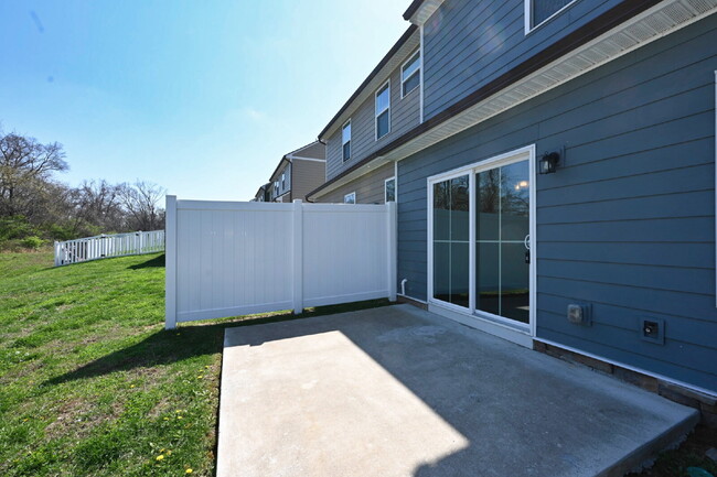 Building Photo - Updated Gallatin Townhome | 3BR + Garage, W/D Included