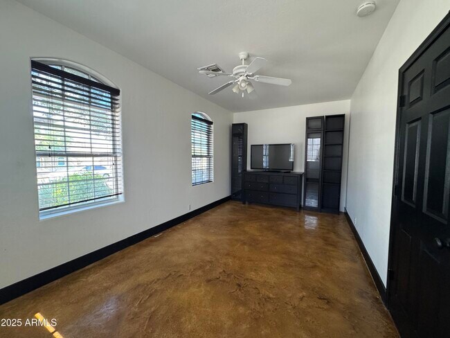 Building Photo - 3201 E Desert Flower Ln