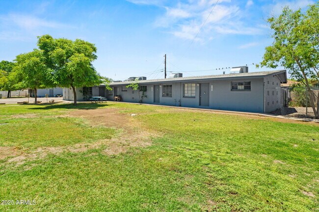 Building Photo - 1102 S Stratton Ln
