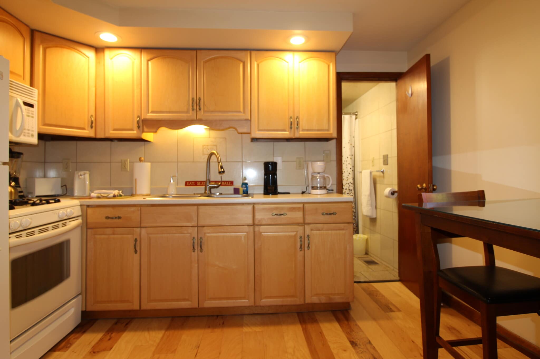 Lots of counter space - 48 Miller St