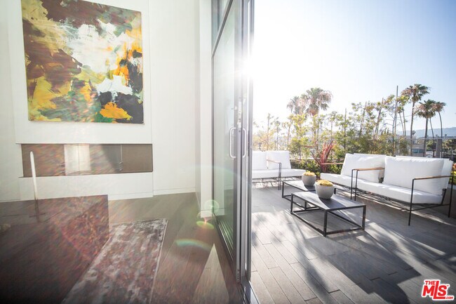Building Photo - 8600 Wilshire Blvd