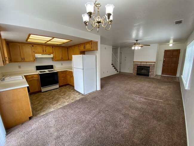 Building Photo - Charming 3 Bed/2.5 Bath on Packwood coming...