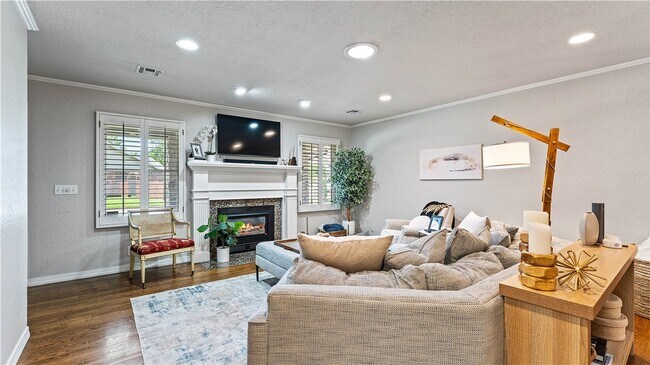 Building Photo - 2 S Prairie Dunes Dr