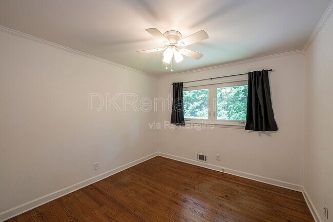 Building Photo - 245 Brook Dr