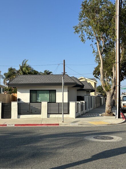 Building Photo - 2739 E Adams St