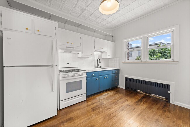 Building Photo - 309 Summit Ave