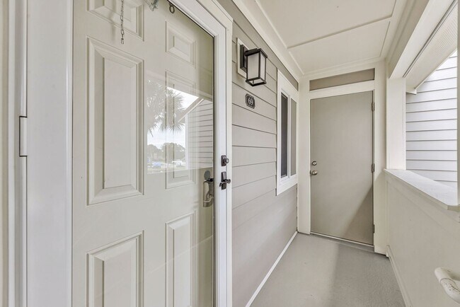 Building Photo - Coastal Living in the Heart of Folly Beach
