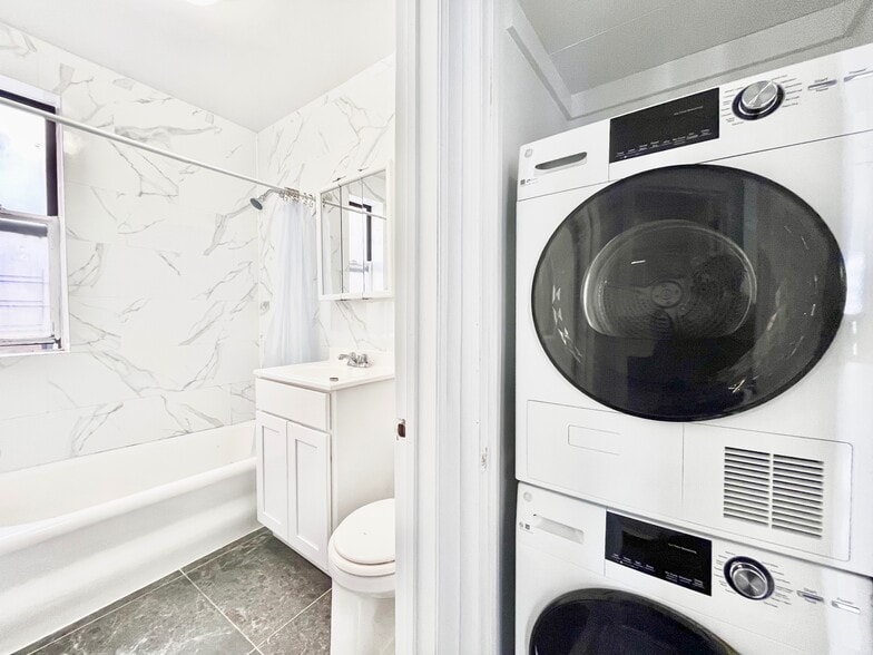 Building Photo - 24 Thayer St