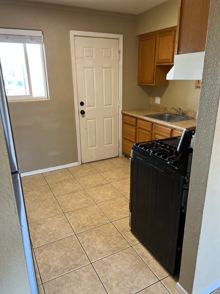 Building Photo - 820 E Purdue Ave