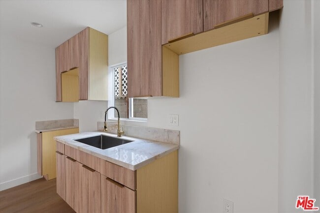 Building Photo - 3754 1/2 Veteran Ave