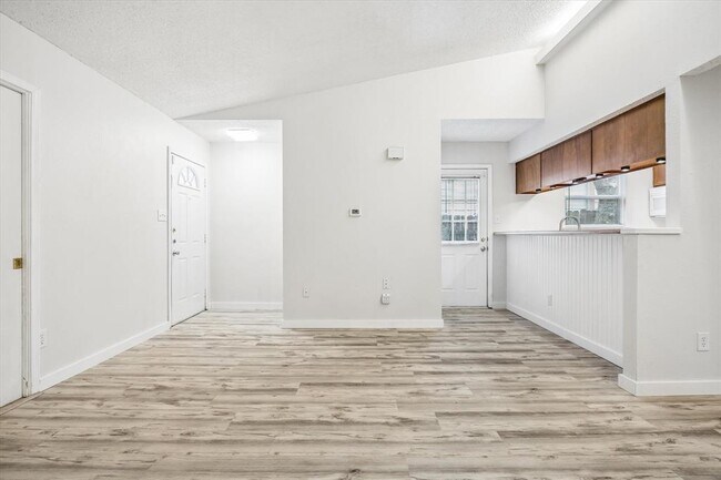 Building Photo - 904 Sirocco Dr