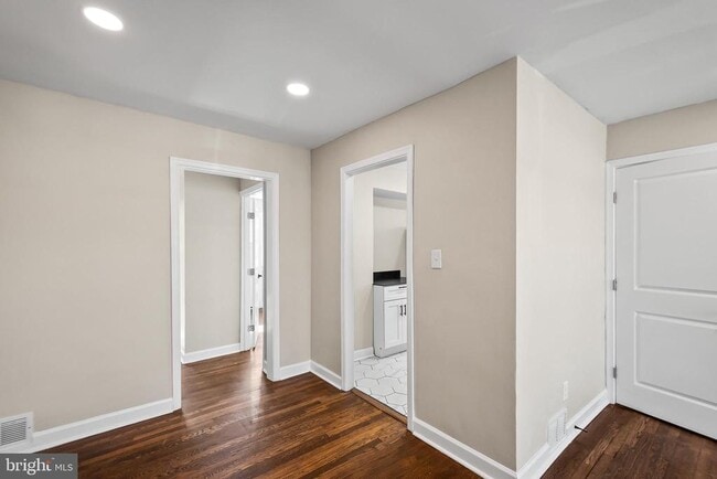 Building Photo - 1235 Alabama Ave SE