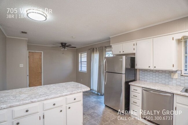 Building Photo - 705 Valerie Dr