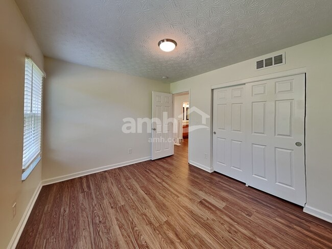 Building Photo - 136 Leasure Dr