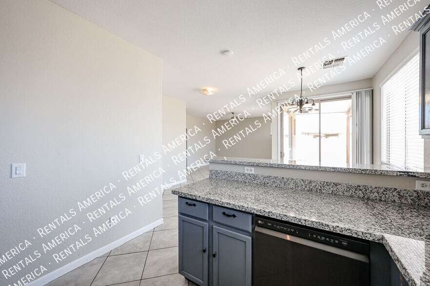 Building Photo - 3825 S 60th Dr