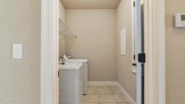 Building Photo - 221 S Shoreview Dr