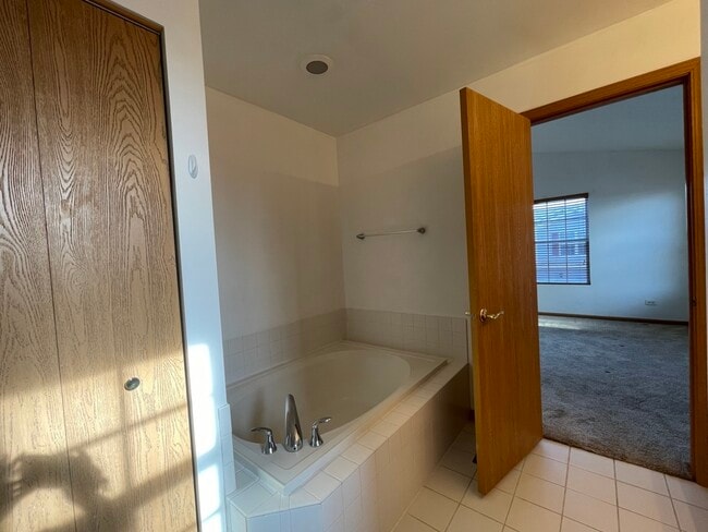 Building Photo - 2717 Kendall Crossing