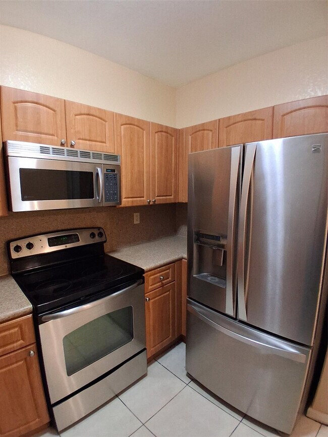 Building Photo - 1425 SE 24th Ct