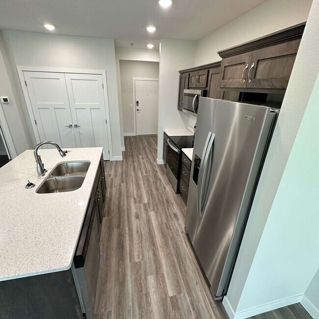 Building Photo - One Bedroom Bixby Condo