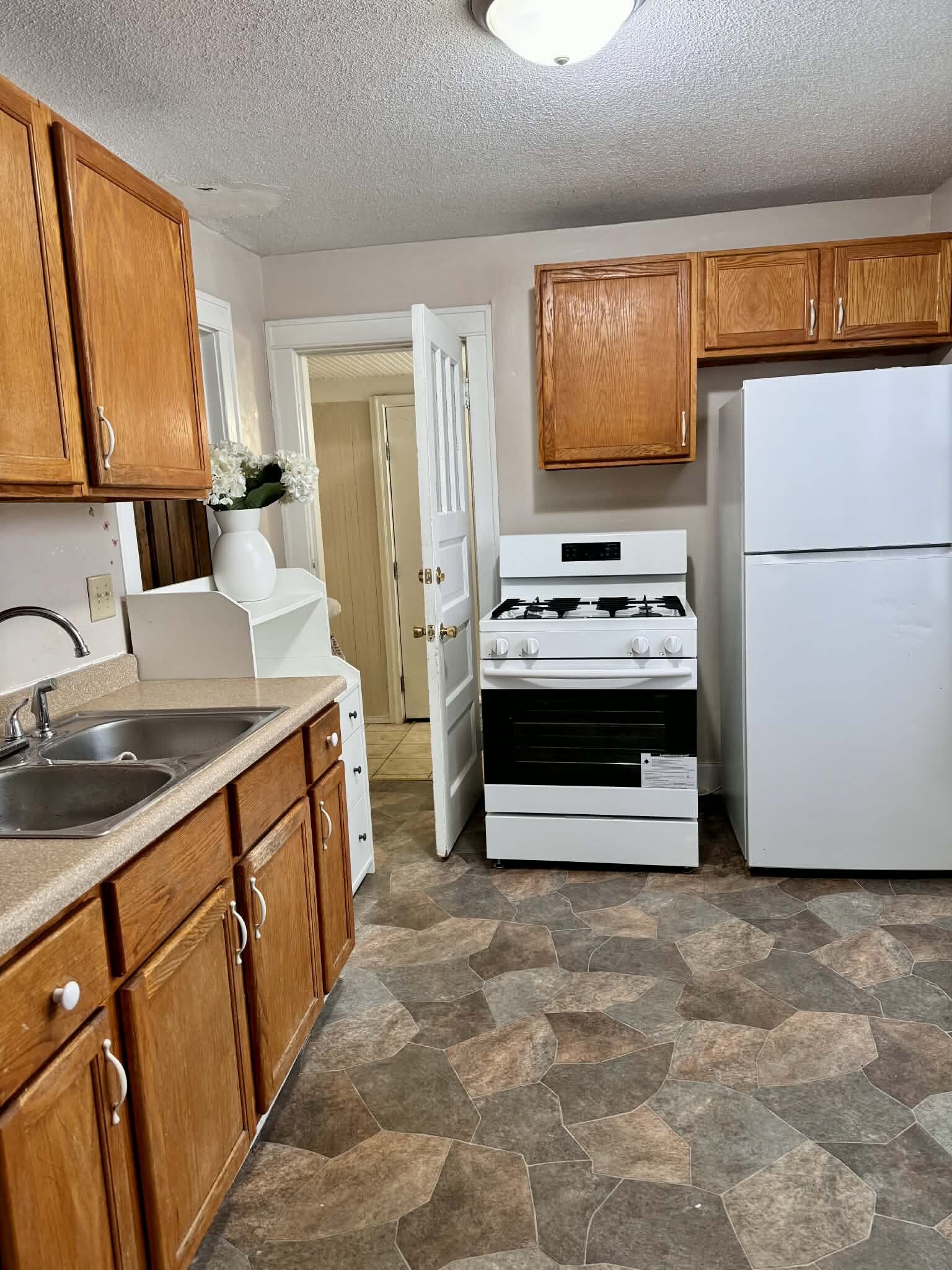 Building Photo - 625 Hawthorne Ave E