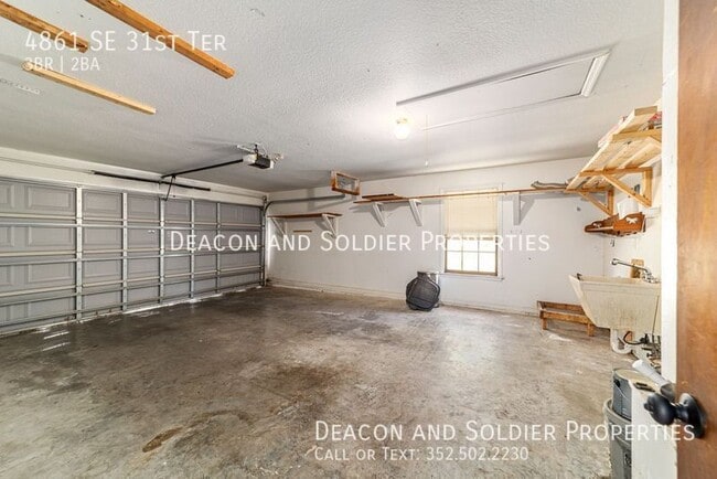 Building Photo - 4861 SE 31st Terrace