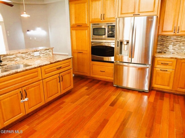 Building Photo - 2120 Greenlee Dr