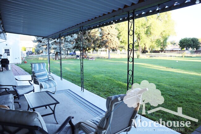 Building Photo - 10440 Meadow Lark Dr
