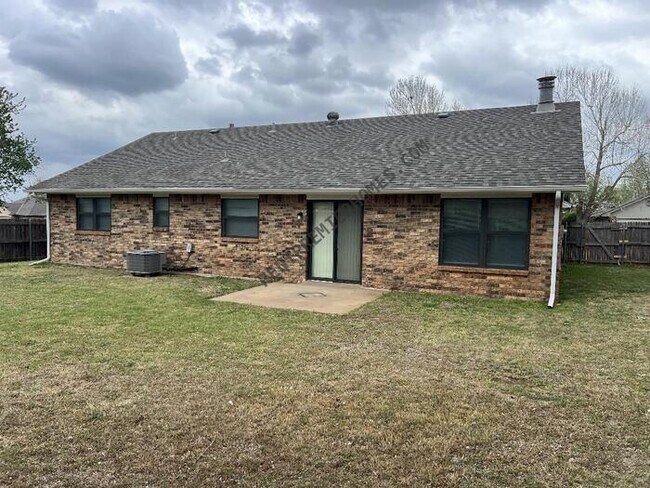 Building Photo - 8113 Cinnamon Teal Dr