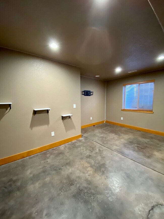 Building Photo - Immaculate 4 bed 3.5 Bath with Mountain Views and Unique Amenities!  Pet Friendly! Desirable 80922!