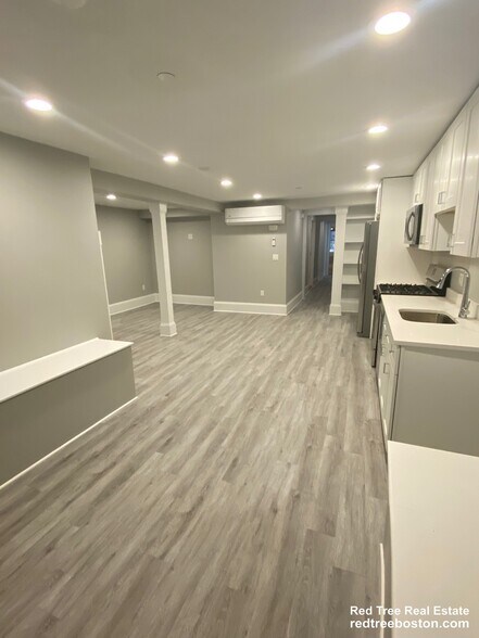 Building Photo - 190 Kelton St