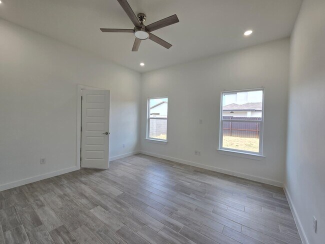 Building Photo - 1612 Cordova Dr