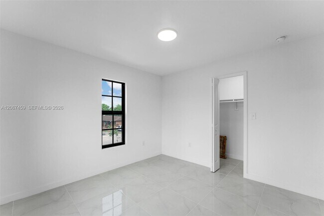 Building Photo - 1457 NW 2nd Ave