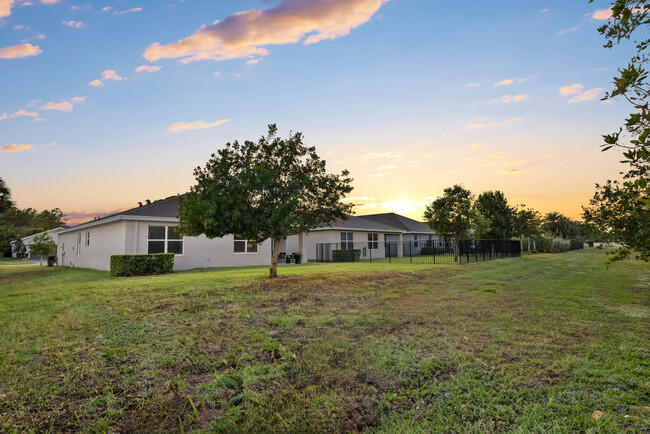 Building Photo - 1413 NE White Pine Terrace