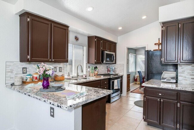Building Photo - BEAUTIFUL HOME IN SACRAMENTO!!