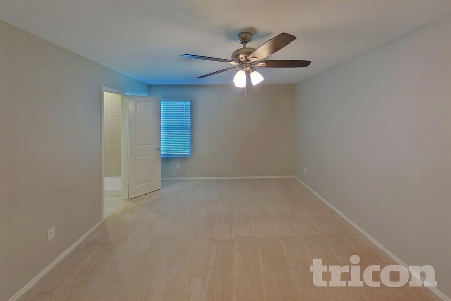 Building Photo - 6445 Middlebury Dr